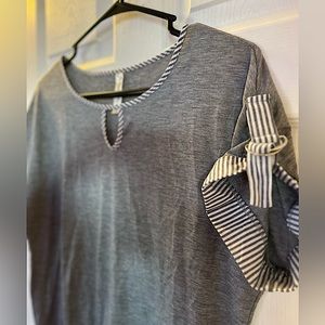 Women’s Blouse (buckle sleeved/grey-striped border)
